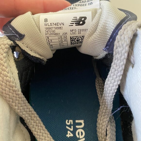 New Balance 574 Navy and White - Picture 6 of 9